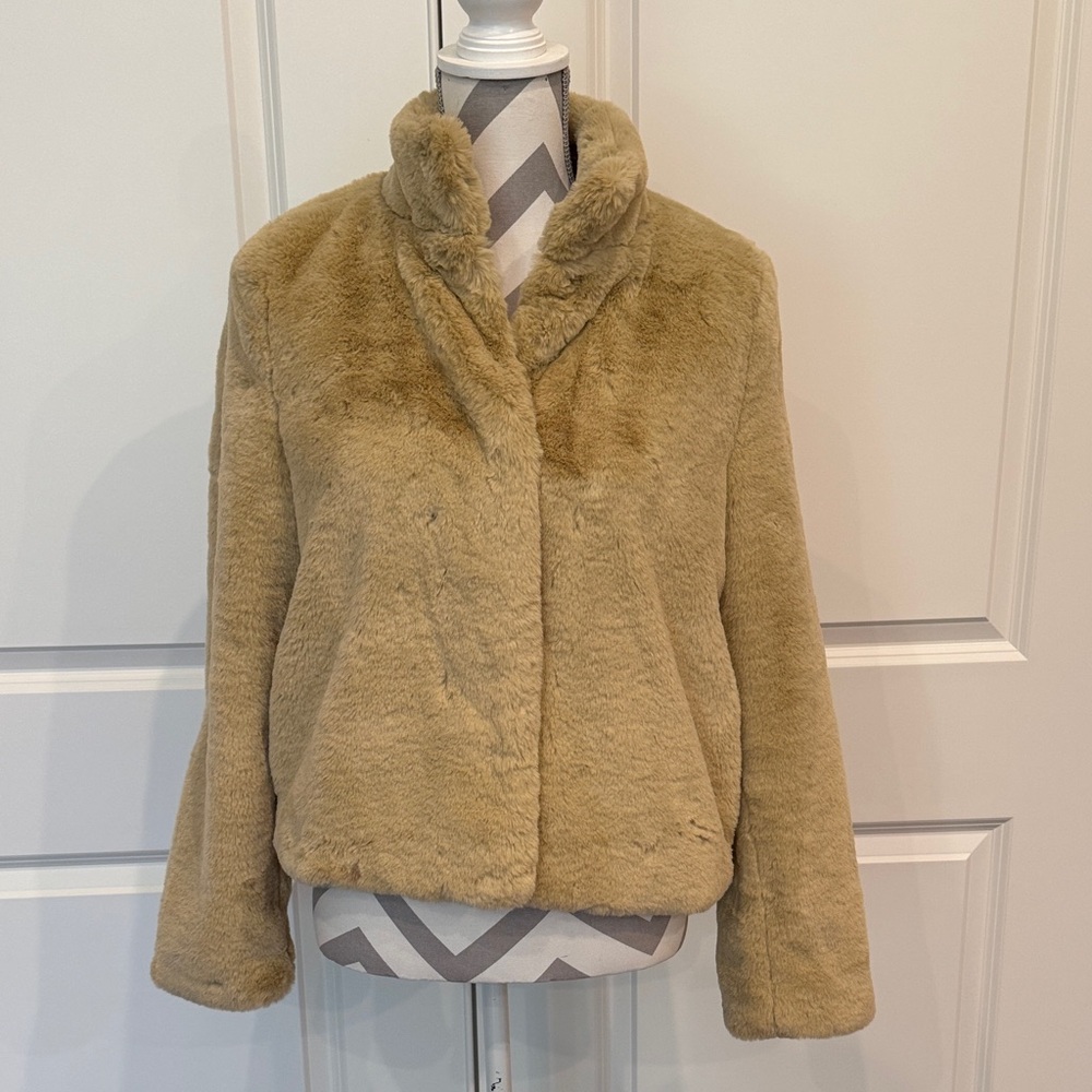 Vero Moda Theo Short Faux Fur Jacket